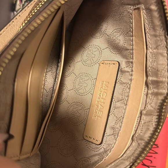 Michael Kors wristlet - Picture 3 of 4
